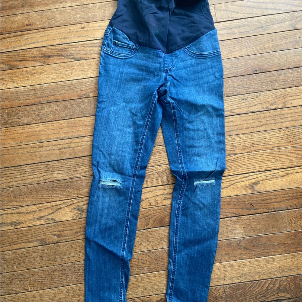 MATERNITY JEAN: ripped knee, secret belly, medium wash- jegging